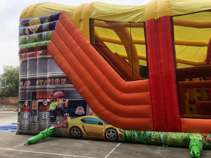 Надувная горка "Замок"  11*11*8,3 м