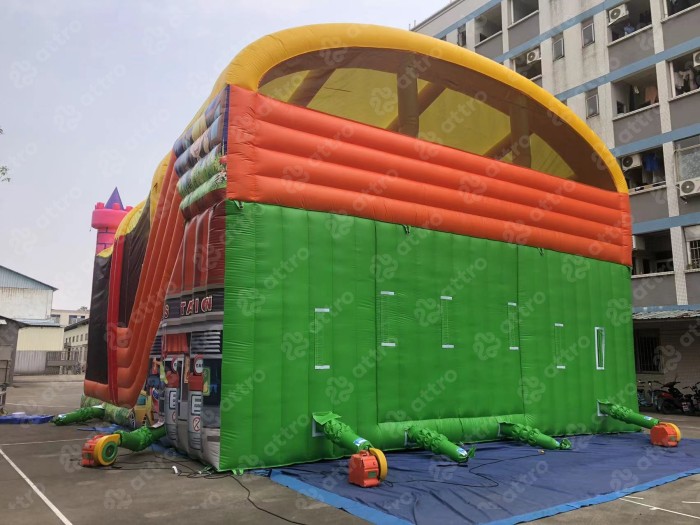 Надувная горка "Замок"  11*11*8,3 м