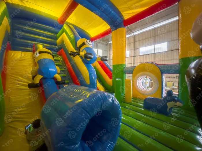 Надувной батут "Веселье Миньонов под крышей" 8*6*6 м