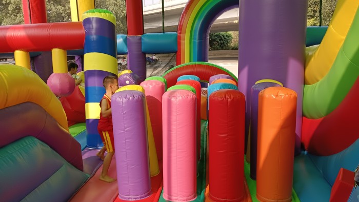 Надувная горка "Радуга" 11*11*9,1 м