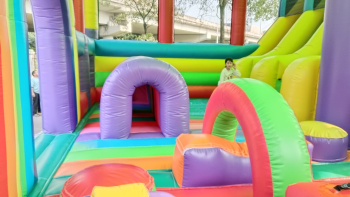 Надувная горка "Радуга" 11*11*9,1 м