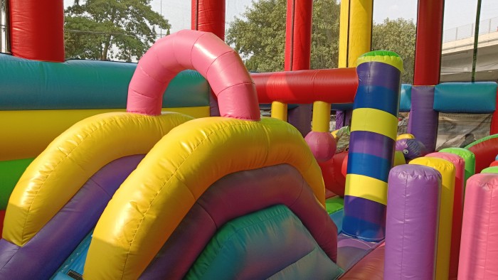 Надувная горка "Радуга" 11*11*9,1 м