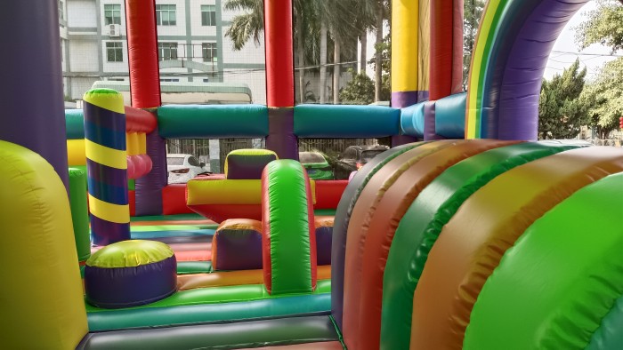 Надувная горка "Радуга" 11*11*9,1 м