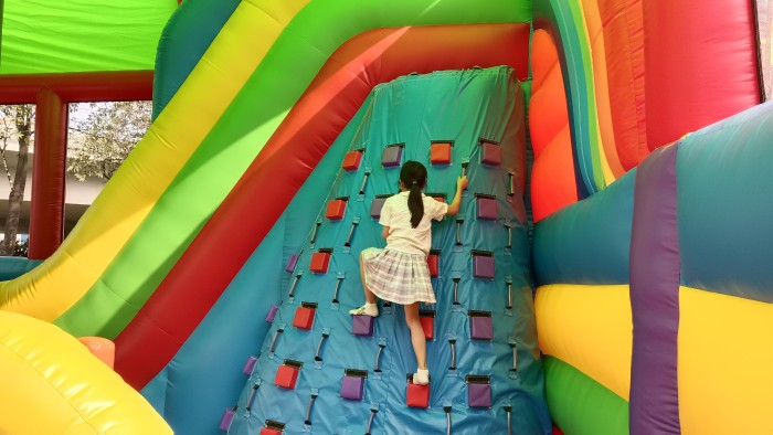 Надувная горка "Радуга" 11*11*9,1 м