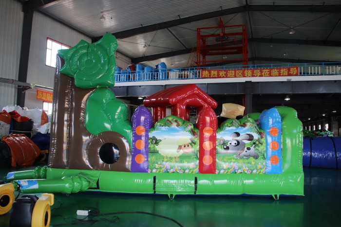 Надувной батут "Лесной дворик" 5,5*5,3*3,5 м