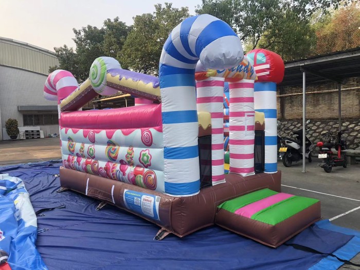 Надувной батут "Сладости" 4*2,4*2,7 м