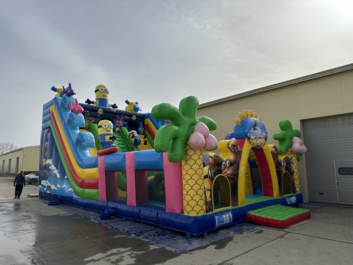 Надувной батут "Миньоны на волнах 3" 14*8*8,4 м 