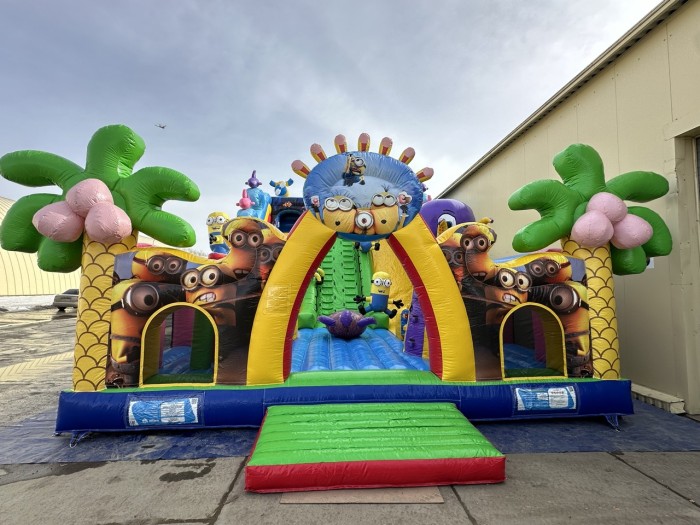 Надувной батут "Миньоны на волнах 3" 14*8*8,4 м 