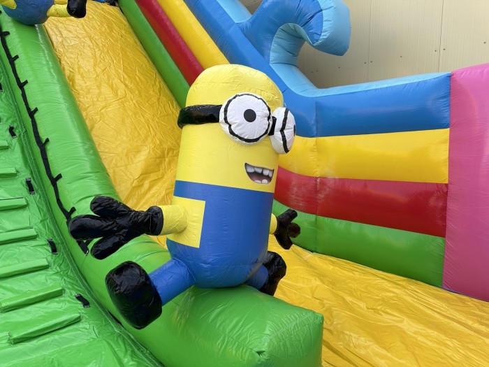 Надувной батут "Миньоны на волнах 3" 14*8*8,4 м 