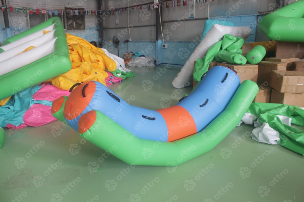 Надувные водные качели 