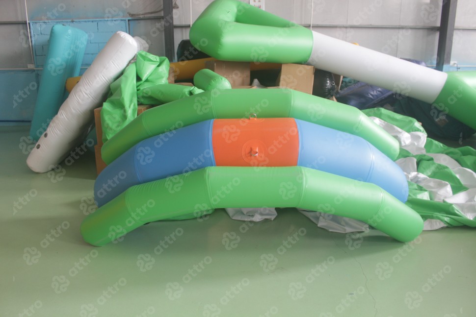 Надувные водные качели 