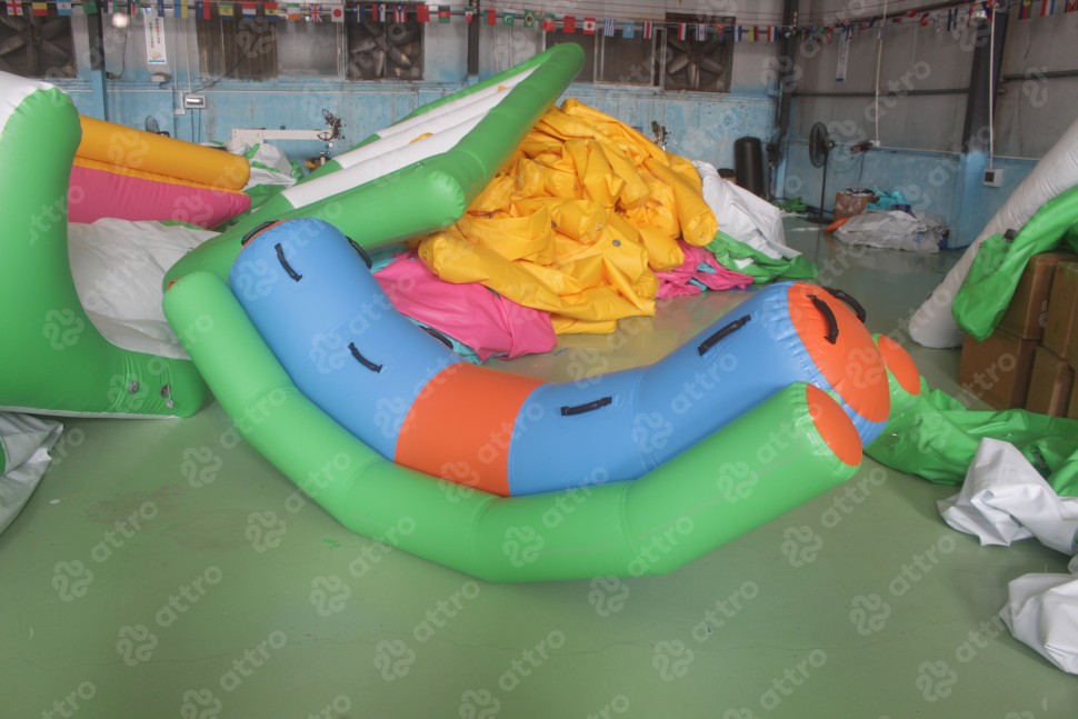 Надувные водные качели 