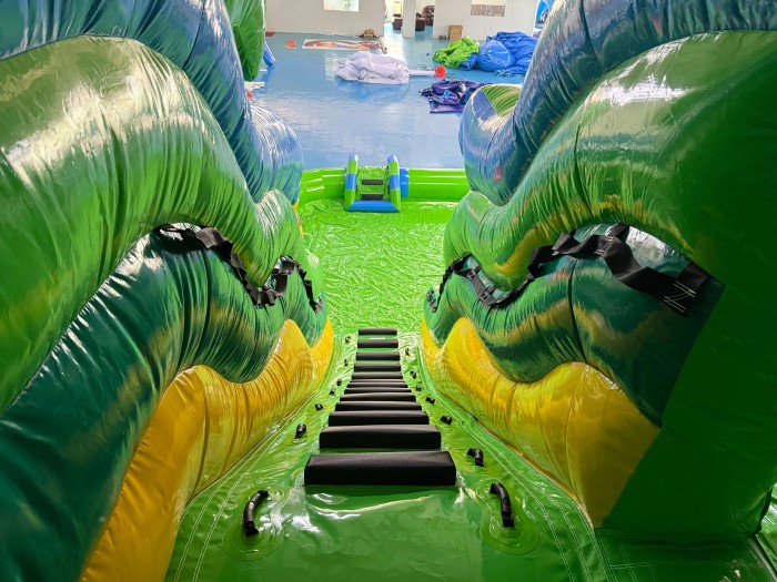 Надувной аквапарк "Амазонка" 13*7*7 м 