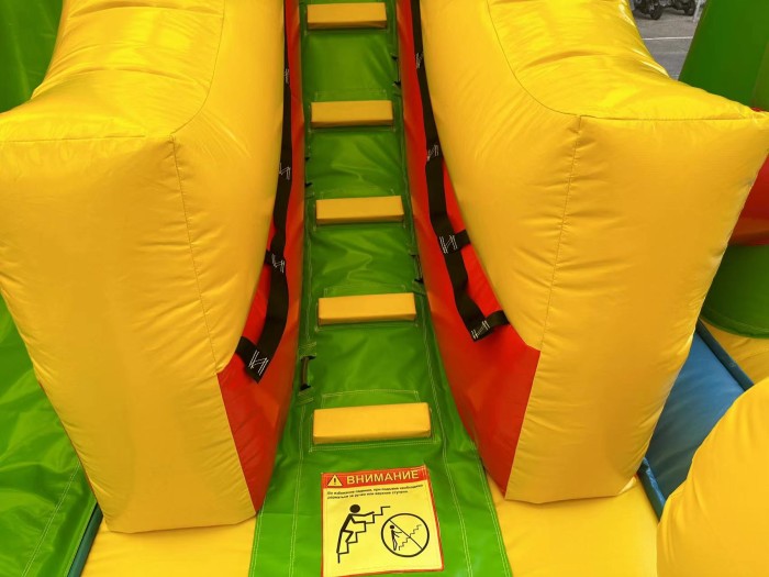 Надувной батут "Мультяшный мир" 9*6*5,5 м