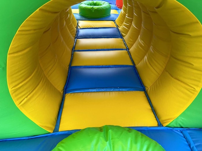 Надувной батут "Мультяшный мир" 9*6*5,5 м