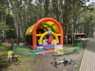 Надувной батут "Мультяшный мир" 9*6*5,5 м