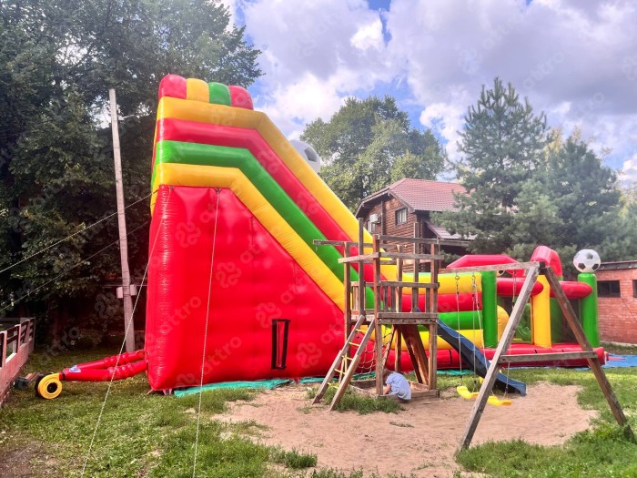 Надувная горка "Спортикус" 12*4,3*7 м Б/У