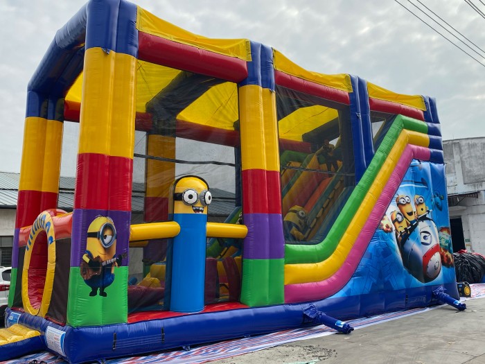 Надувной батут "Игры с Миньонами под крышей" 12*6*7 м