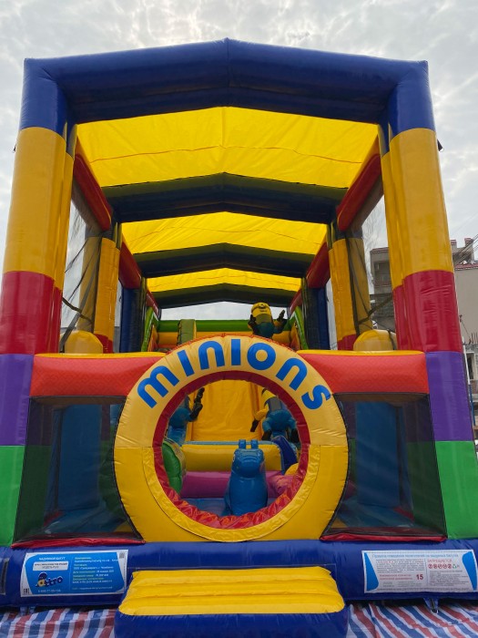 Надувной батут "Игры с Миньонами под крышей" 12*6*7 м