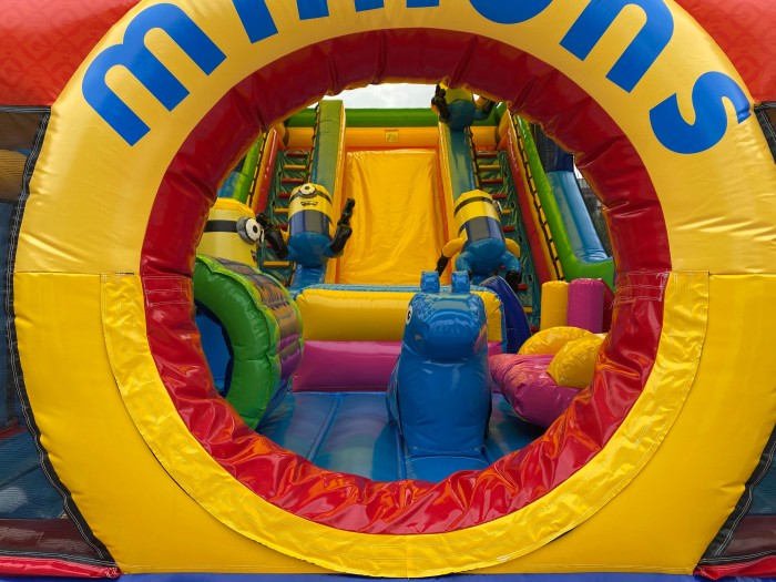 Надувной батут "Игры с Миньонами под крышей" 12*6*7 м