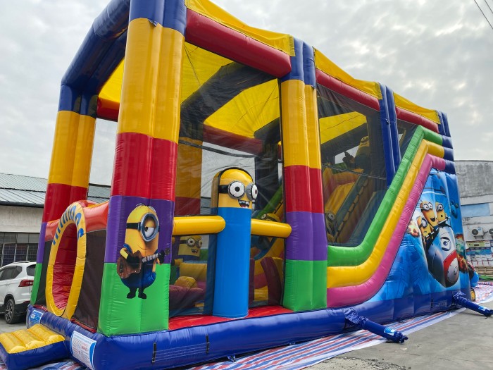 Надувной батут "Игры с Миньонами под крышей" 12*6*7 м