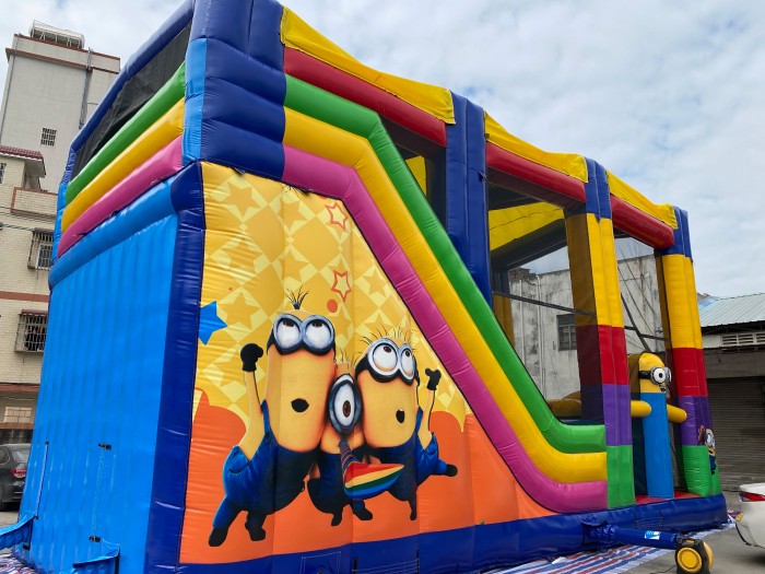 Надувной батут "Игры с Миньонами под крышей" 12*6*7 м