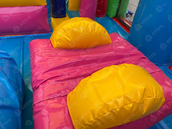 Надувной батут "Игры с Миньонами под крышей" 12*6*7 м