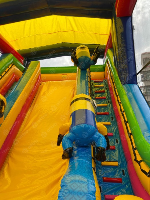 Надувной батут "Игры с Миньонами под крышей" 12*6*7 м