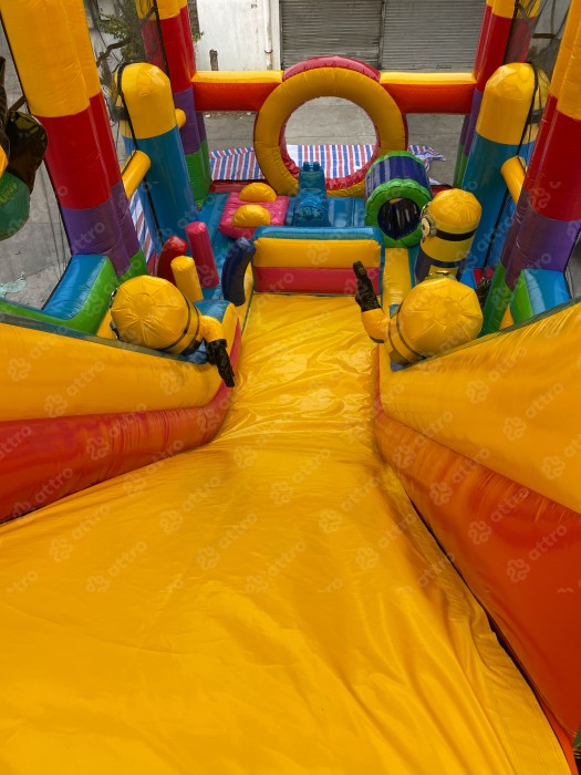 Надувной батут "Игры с Миньонами под крышей" 12*6*7 м