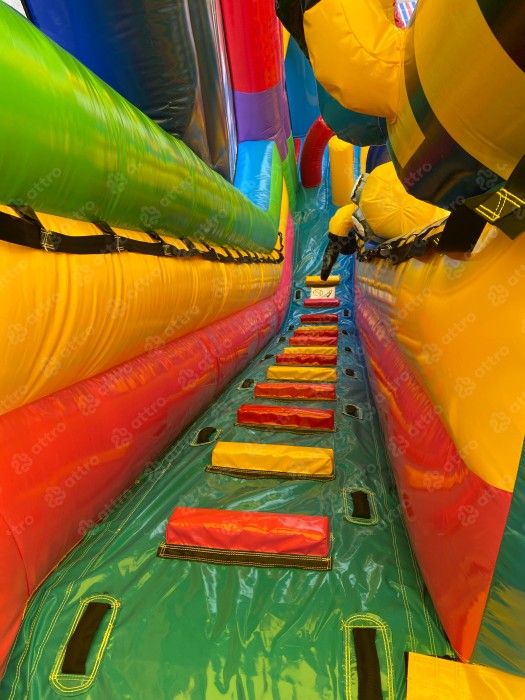 Надувной батут "Игры с Миньонами под крышей" 12*6*7 м