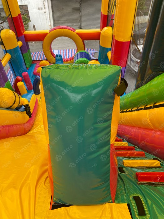 Надувной батут "Игры с Миньонами под крышей" 12*6*7 м