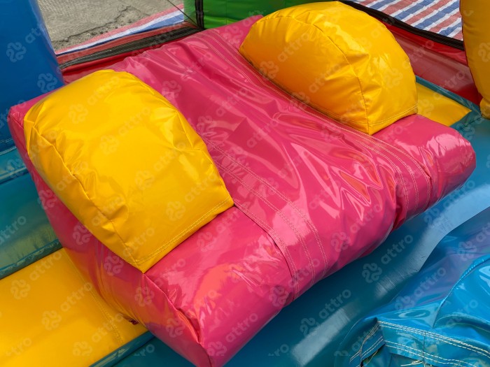 Надувной батут "Игры с Миньонами под крышей" 12*6*7 м