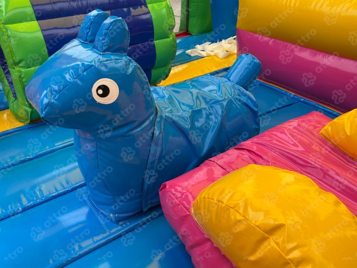 Надувной батут "Игры с Миньонами под крышей" 12*6*7 м