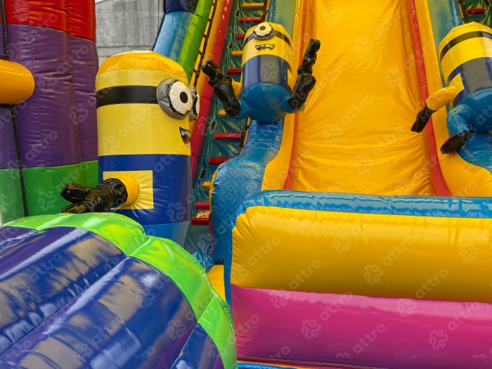 Надувной батут "Игры с Миньонами под крышей" 12*6*7 м