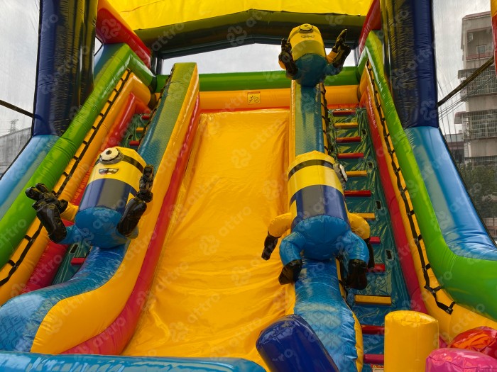 Надувной батут "Игры с Миньонами под крышей" 12*6*7 м