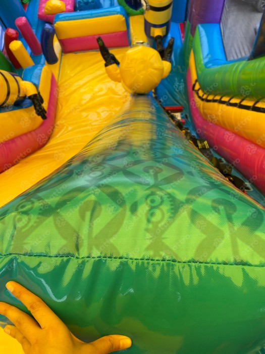 Надувной батут "Игры с Миньонами под крышей" 12*6*7 м