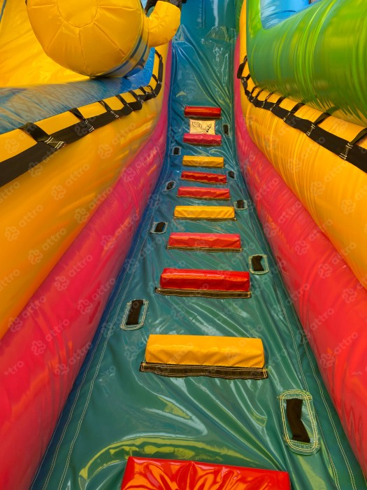 Надувной батут "Игры с Миньонами под крышей" 12*6*7 м