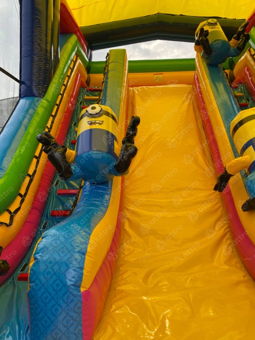 Надувной батут "Игры с Миньонами под крышей" 12*6*7 м