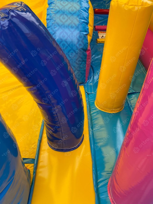 Надувной батут "Игры с Миньонами под крышей" 12*6*7 м