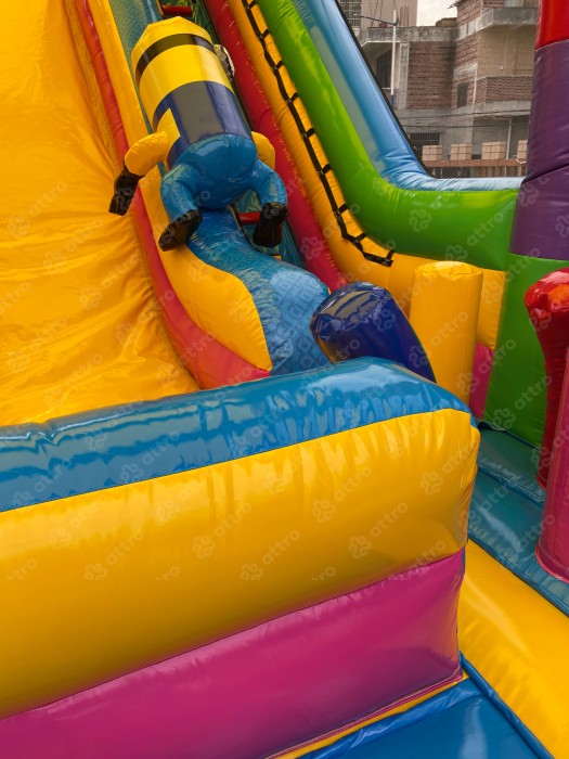 Надувной батут "Игры с Миньонами под крышей" 12*6*7 м