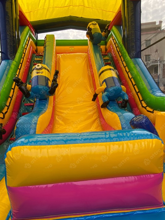 Надувной батут "Игры с Миньонами под крышей" 12*6*7 м