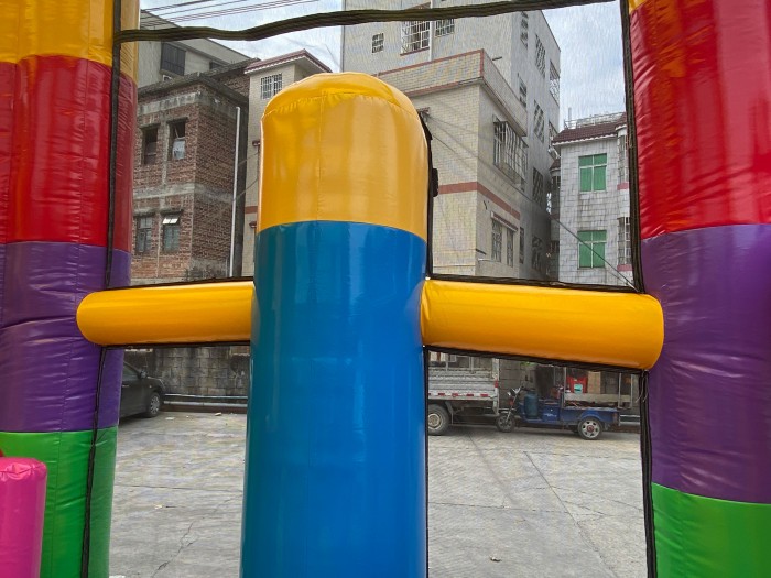 Надувной батут "Игры с Миньонами под крышей" 12*6*7 м