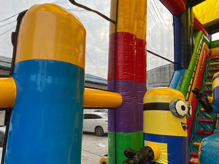 Надувной батут "Игры с Миньонами под крышей" 12*6*7 м