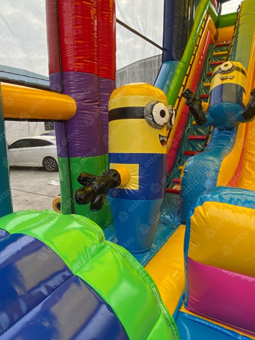 Надувной батут "Игры с Миньонами под крышей" 12*6*7 м