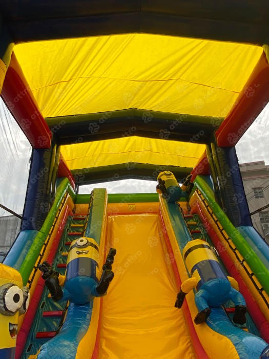 Надувной батут "Игры с Миньонами под крышей" 12*6*7 м