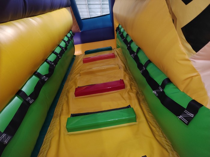 Надувной батут «Сафари с иллюминаторами»  16*9,5*7 м