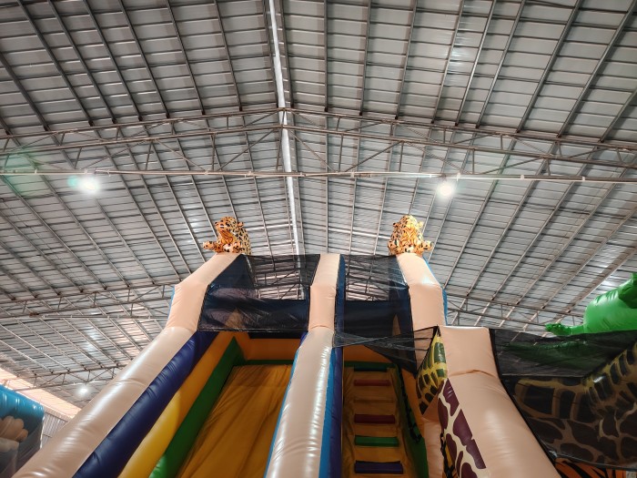 Надувной батут «Сафари с иллюминаторами»  16*9,5*7 м