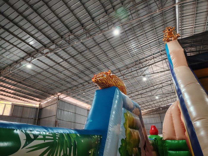 Надувной батут «Сафари с иллюминаторами»  16*9,5*7 м