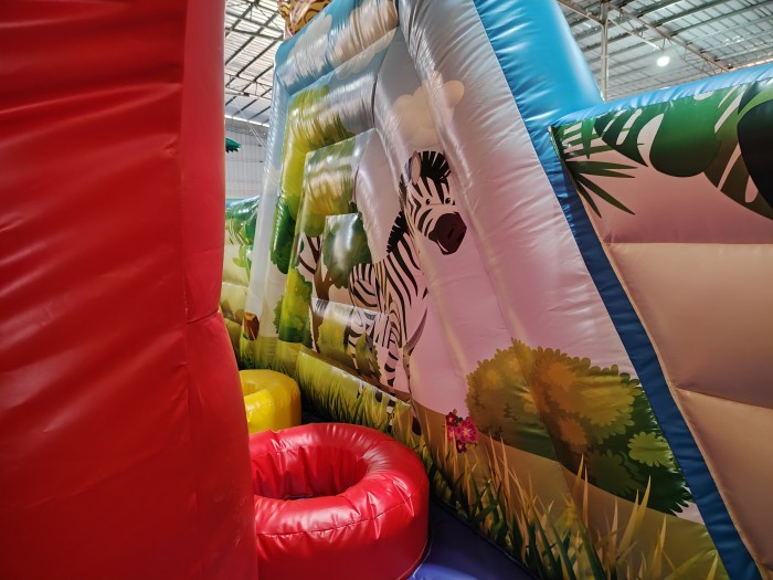 Надувной батут «Сафари с иллюминаторами»  16*9,5*7 м