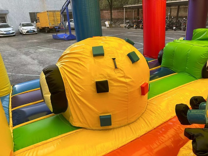 Надувной батут "Миньоны" 11*8*6,4 м